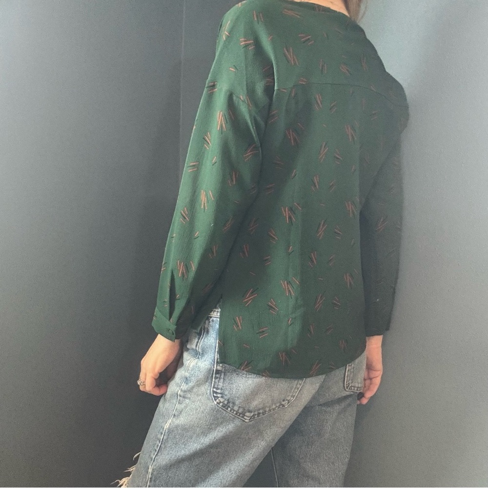 Green V-Neck Print Button Front Long Sleeve Blouse size Small - Picture 3 of 6